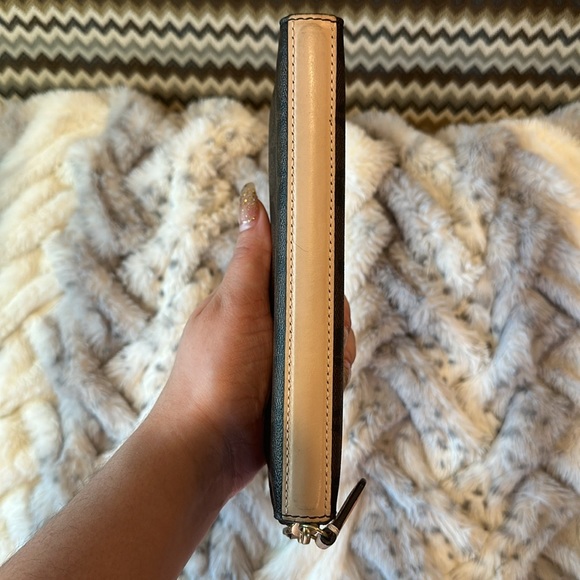 Coach monogram zipper wallet-used like new condition - Picture 10 of 10